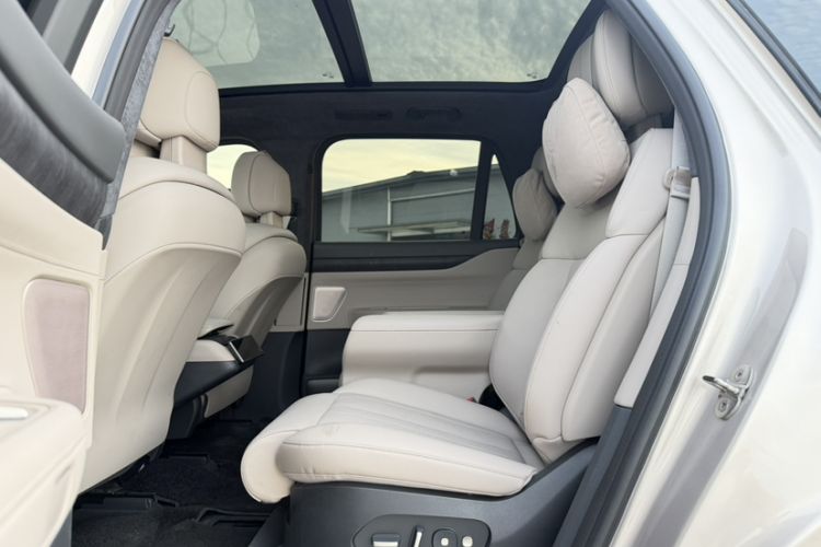 Used Nio ES8 2024 75 kWh Interior 4