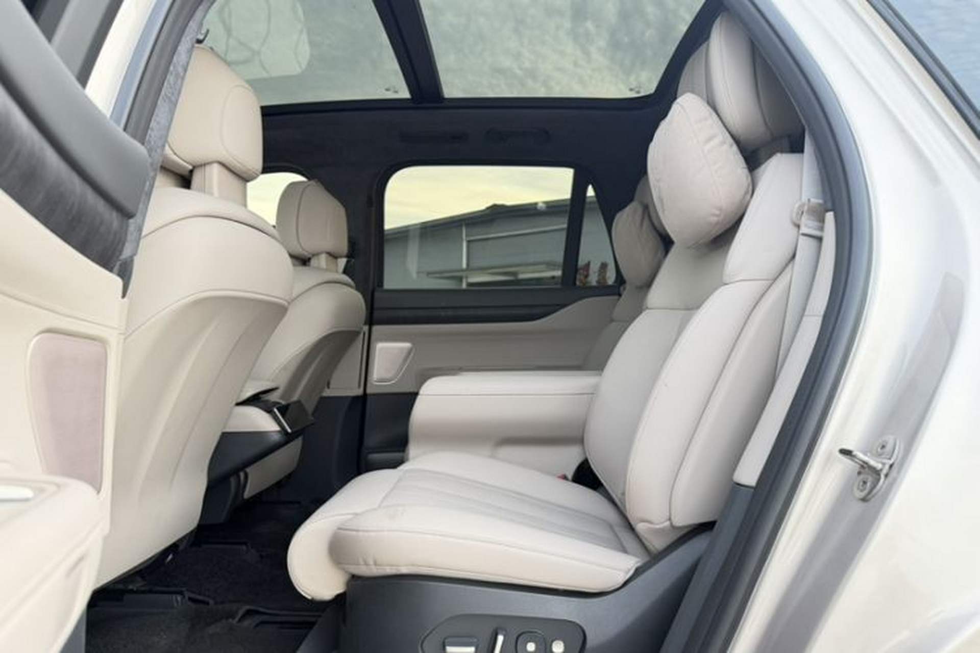 Used Nio ES8 2024 75 kWh Interior 4