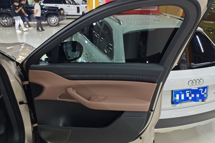 Used Nio ES8 2024 75 kWh Interior 5