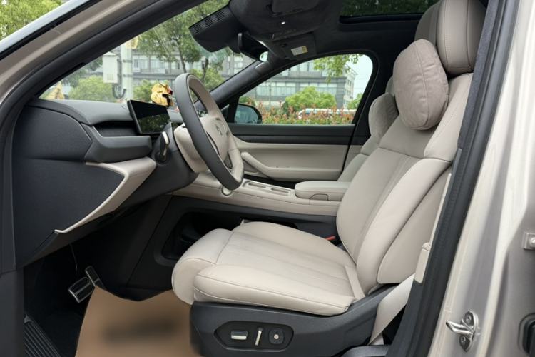 Used Nio ES8 2024 100kWh Signature Edition Interior 7