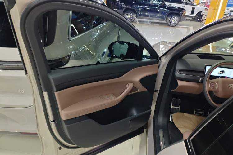 Used Nio ES8 2024 75 kWh Interior 7