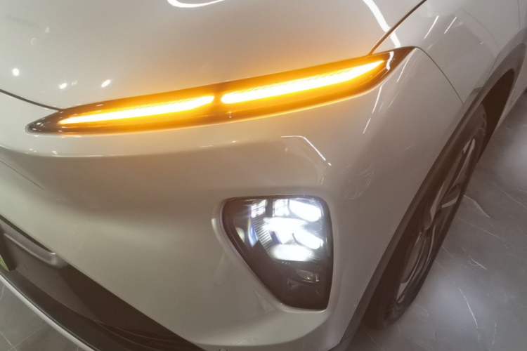 Used Nio ES8 2024 75 kWh Left Front Headlight