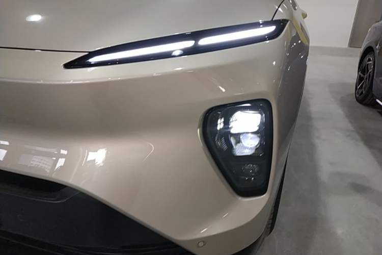 Used Nio ES8 2024 100kWh Signature Edition Left Front Headlight