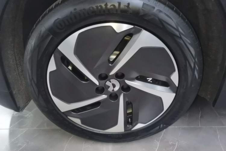 Used Nio ES8 2024 75 kWh Left Front Wheel Hub