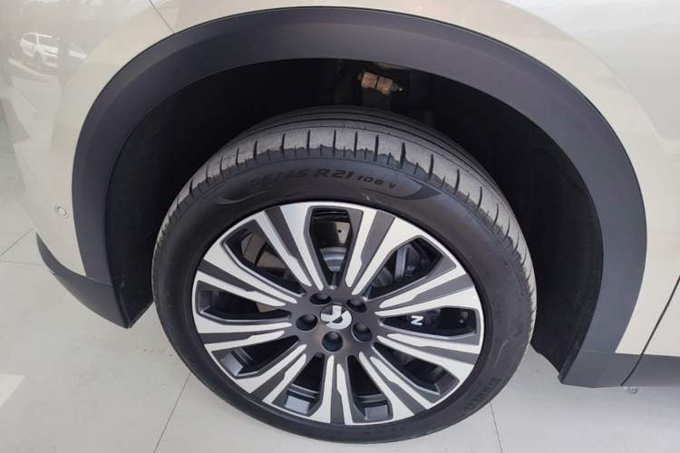 Used Nio ES8 2024 75 kWh Left Front Wheel Hub