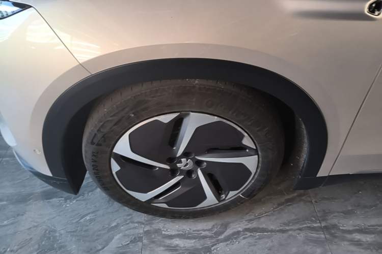 Used Nio ES8 2024 75 kWh Executive Edition Left Front Wheel Hub