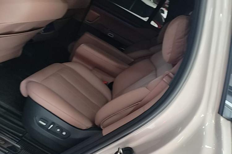 Used Nio ES8 2024 75 kWh Left Rear Seat