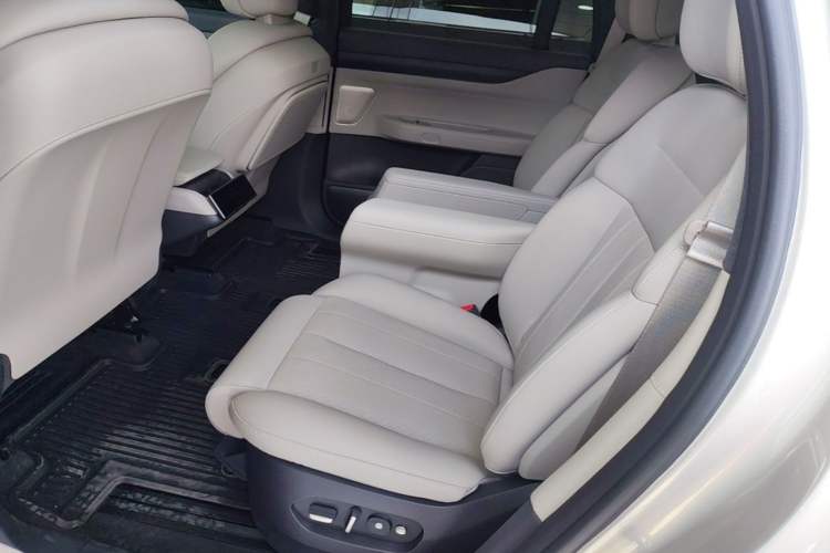 Used Nio ES8 2024 75 kWh Left Rear Seat