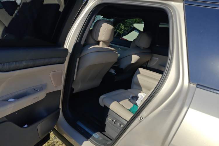 Used Nio ES8 2024 75 kWh Left Rear Seat