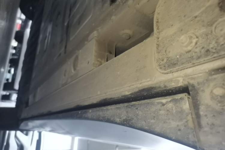 Used Nio ES8 2024 75 kWh Left Side Sill