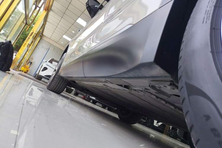 Used Nio ES8 2024 75 kWh Left Side Sill