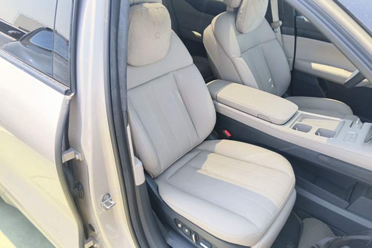 Used Nio ES8 2024 100kWh Signature Edition Right Front Seat