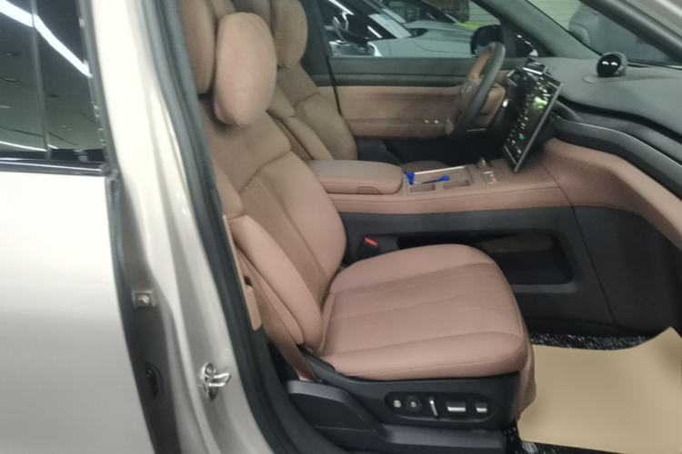 Used Nio ES8 2024 75 kWh Right Front Seat