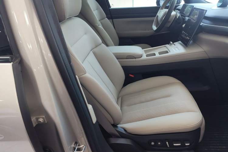 Used Nio ES8 2024 75 kWh Right Front Seat