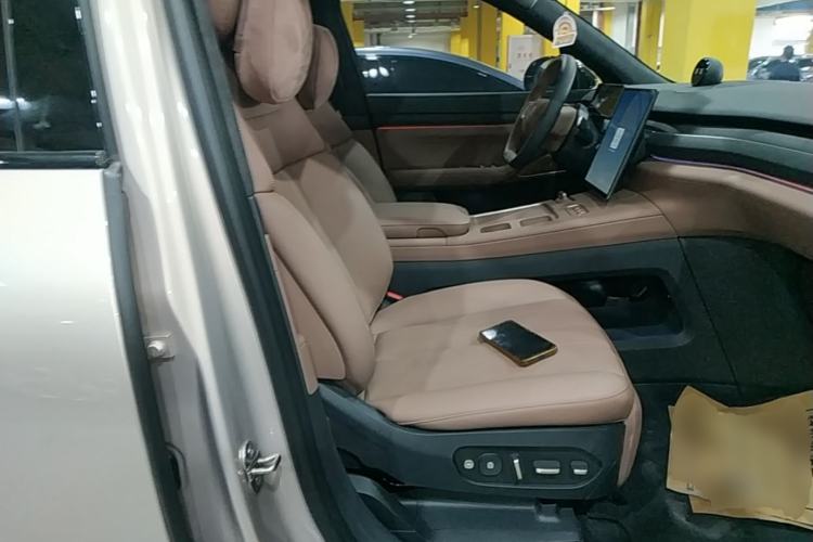 Used Nio ES8 2024 100kWh Signature Edition Right Front Seat