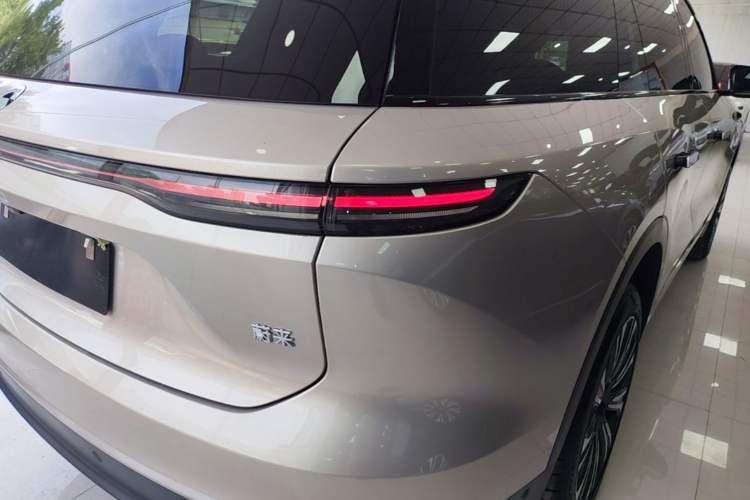 Used Nio ES8 2024 75 kWh Right Rear Taillight