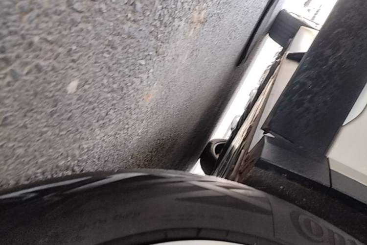 Used Nio ES8 2024 75 kWh Right Side Sill