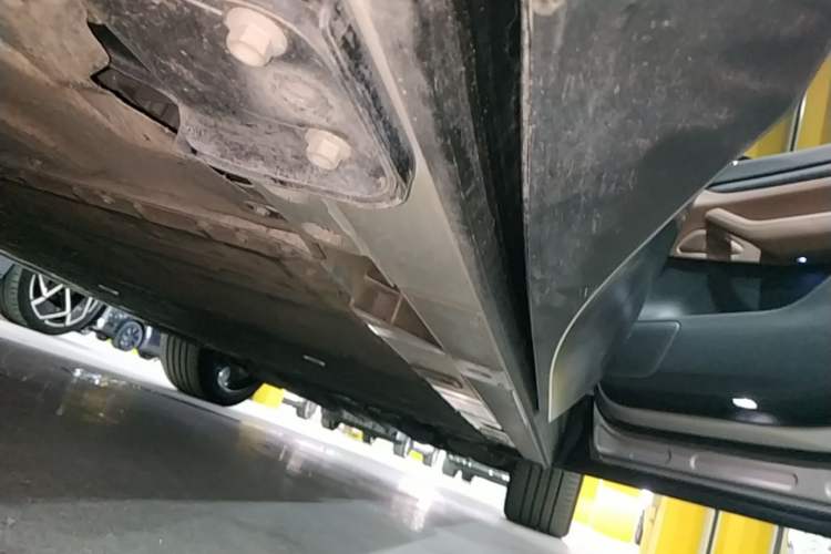 Used Nio ES8 2024 100kWh Signature Edition Right Side Sill