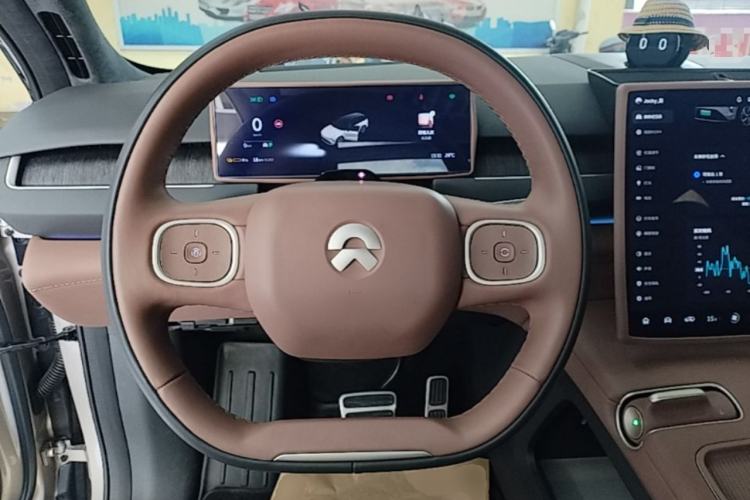 Used Nio ES8 2024 75 kWh Steering Wheel