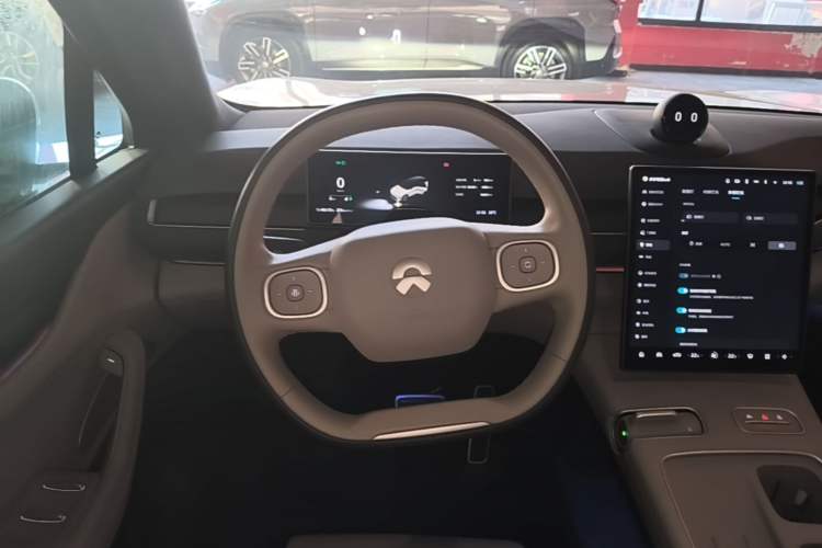 Used Nio ES8 2024 75 kWh Executive Edition Steering Wheel