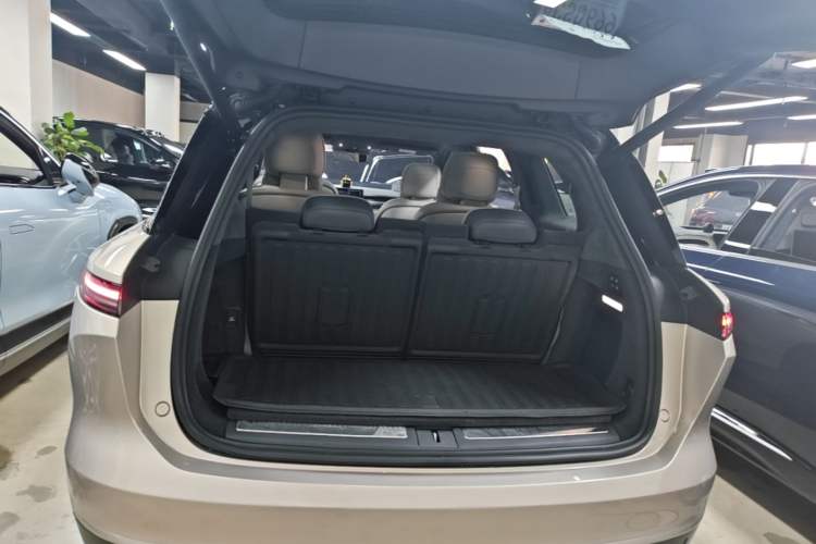 Used Nio ES8 2024 100kWh Signature Edition Trunk