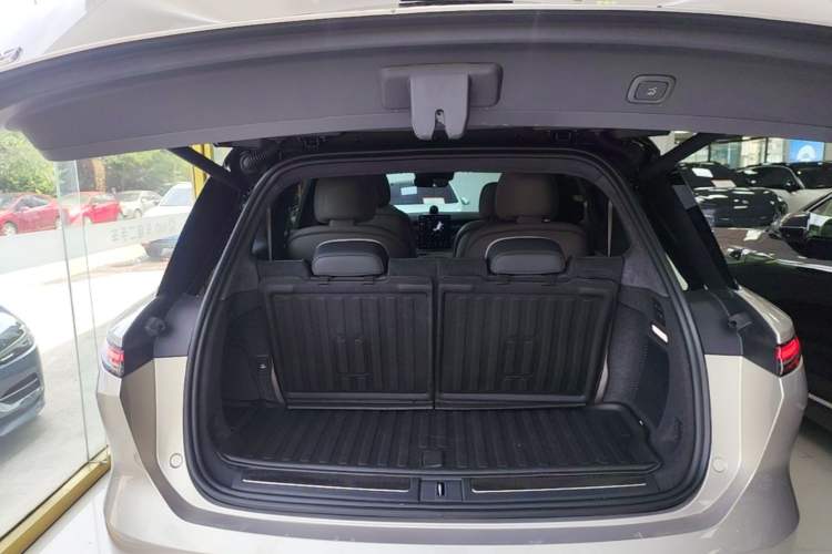 Used Nio ES8 2024 75 kWh Trunk