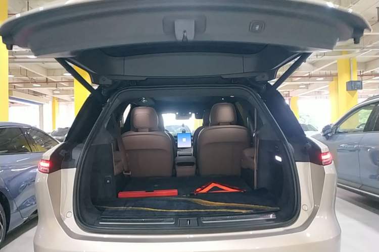 Used Nio ES8 2024 100kWh Signature Edition Trunk
