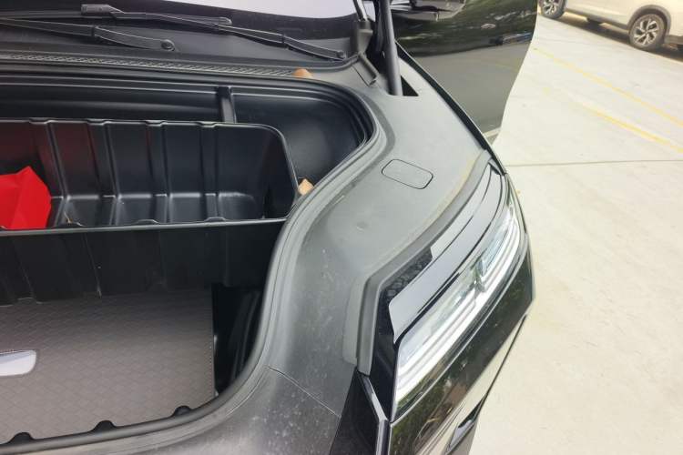 Used Nio ES8 2026 Model 6-seat Executive Signature Edition Engine Bay Left