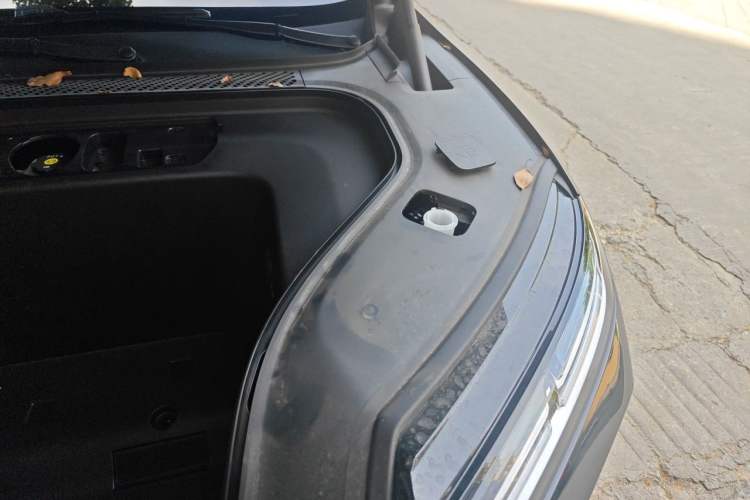 Used Nio ES8 2026 Model 6-seat Executive Signature Edition Engine Bay Left