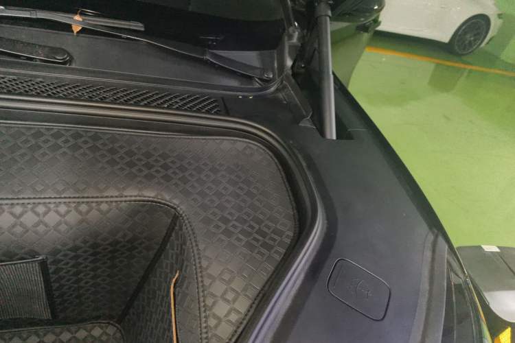 Used Nio ES8 2026 Model 6-seat Executive Luxury Edition Engine Bay Left