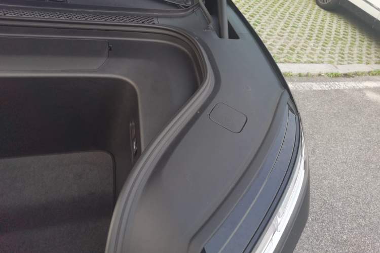 Used Nio ES8 2026 Model 6-seat Executive Luxury Edition Engine Bay Left