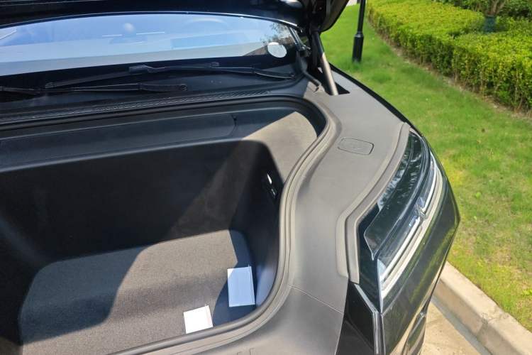 Used Nio ES8 2026 Model 6-seat Executive Signature Edition Engine Bay Left