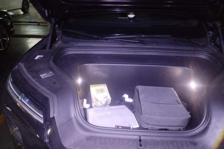 Used Nio ES8 2026 Model 6-seat Executive Signature Edition Engine Bay Right