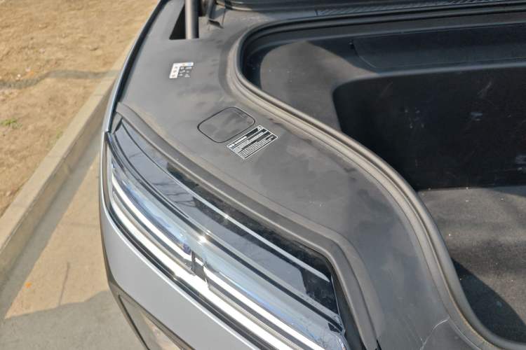 Used Nio ES8 2026 Model 6-seat Executive Signature Edition Engine Bay Right