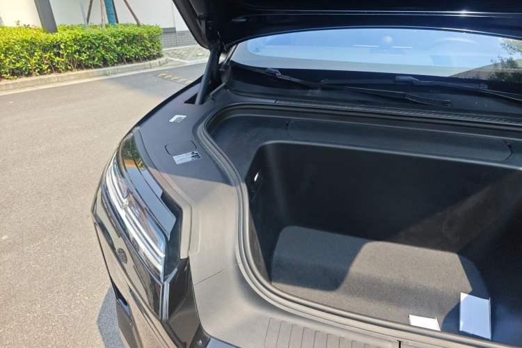 Used Nio ES8 2026 Model 6-seat Executive Signature Edition Engine Bay Right