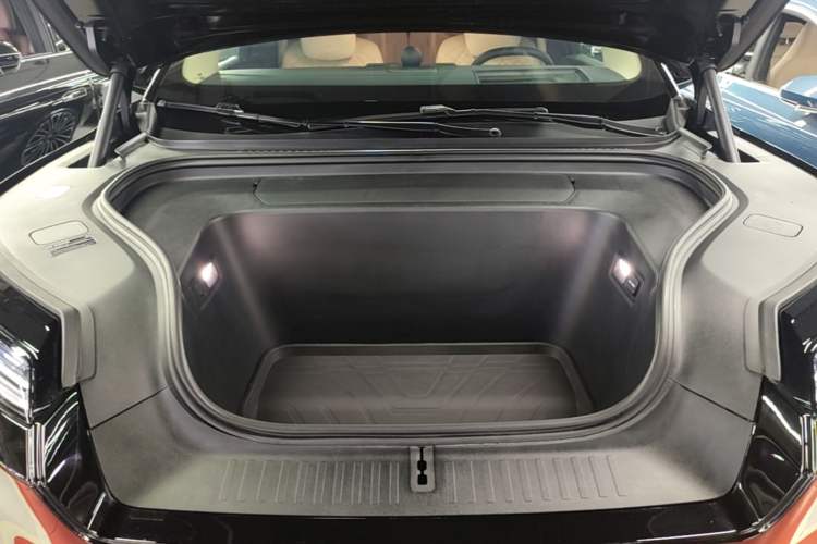 Used Nio ES8 2026 Model 6-seat Executive Signature Edition Engine Bay