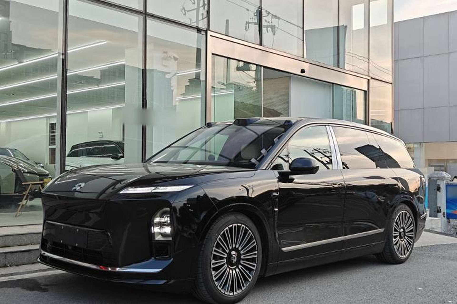Used Nio ES8 2026 Model 6-seat Executive Luxury Edition Front Left 45 Deg