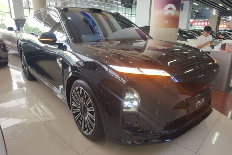 Used Nio ES8 2026 Model 6-seat Executive Luxury Edition Front Right 45 Deg