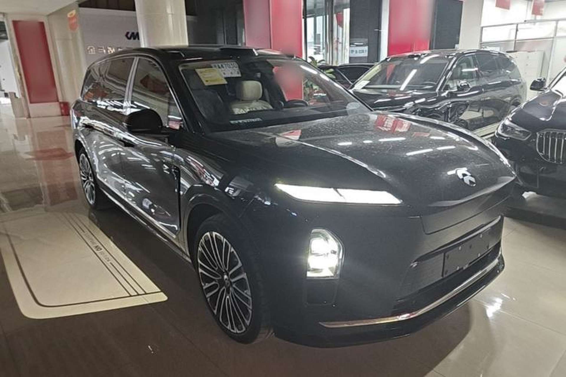 Used Nio ES8 2026 Model 6-seat Executive Signature Edition Front Right 45 Deg