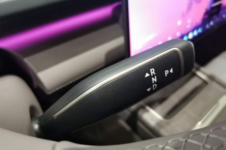 Used Nio ES8 2026 Model 6-seat Executive Signature Edition Gear Lever