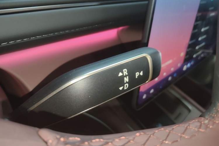Used Nio ES8 2026 Model 6-seat Executive Signature Edition Gear Lever
