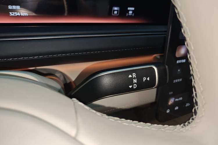 Used Nio ES8 2026 Model 6-seat Executive Signature Edition Gear Lever
