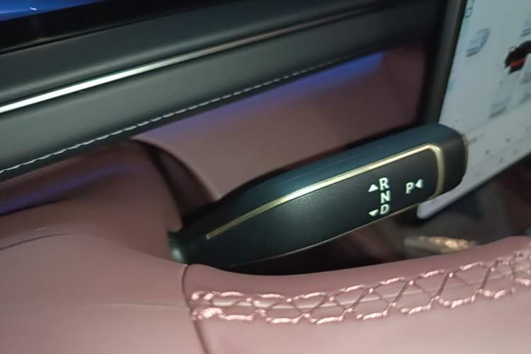 Used Nio ES8 2026 Model 6-seat Executive Signature Edition Gear Lever
