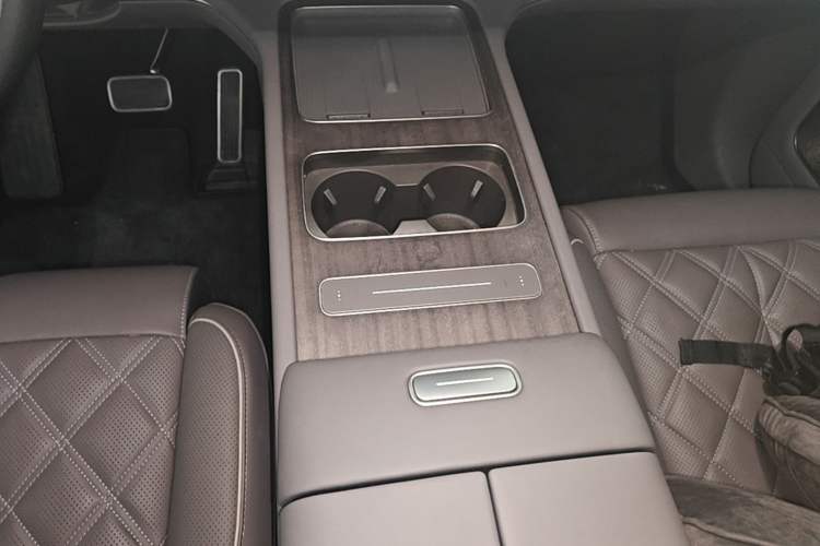 Used Nio ES8 2026 Model 6-seat Executive Luxury Edition Gear Lever