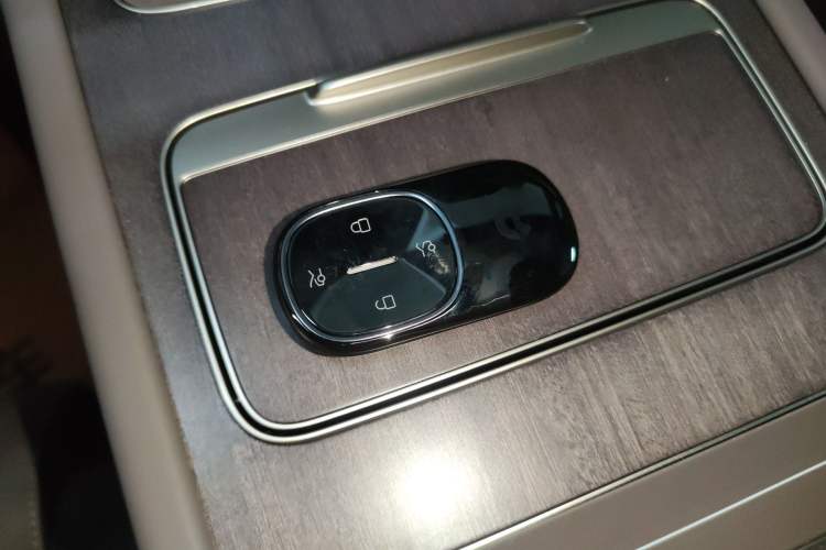 Used Nio ES8 2026 Model 6-seat Executive Luxury Edition Interior 1