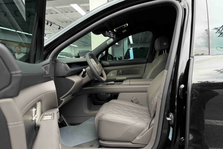 Used Nio ES8 2026 Model 6-seat Executive Signature Edition Interior 1