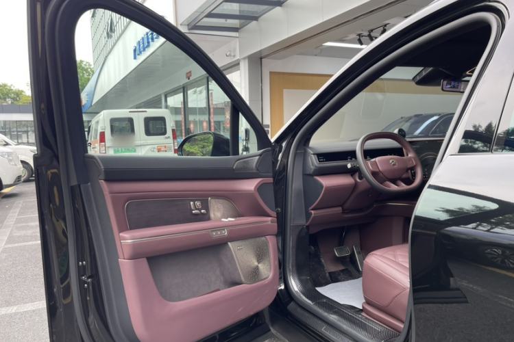 Used Nio ES8 2026 Model 6-seat Executive Signature Edition Interior 10