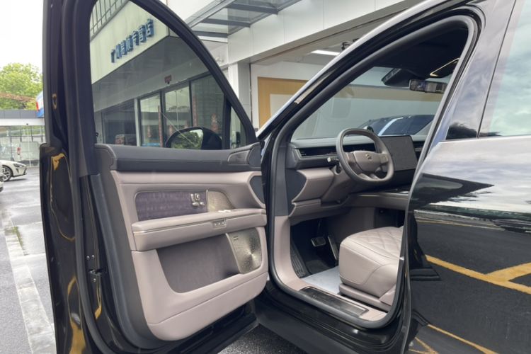 Used Nio ES8 2026 Model 6-seat Executive Signature Edition Interior 11