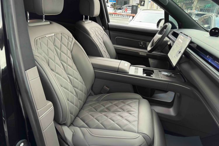 Used Nio ES8 2026 Model 6-seat Executive Signature Edition Interior 12