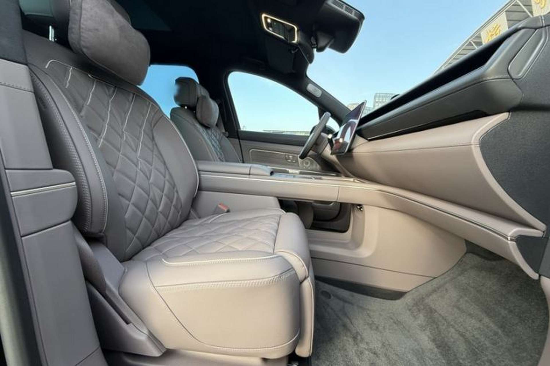 Used Nio ES8 2026 Model 6-seat Executive Signature Edition Interior 2